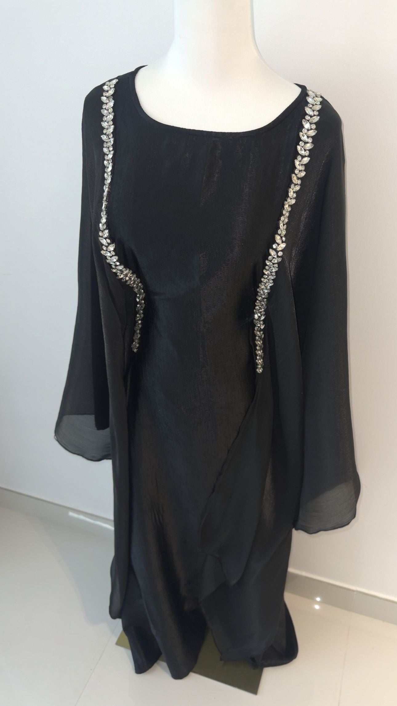 Mahira Abaya (Black)