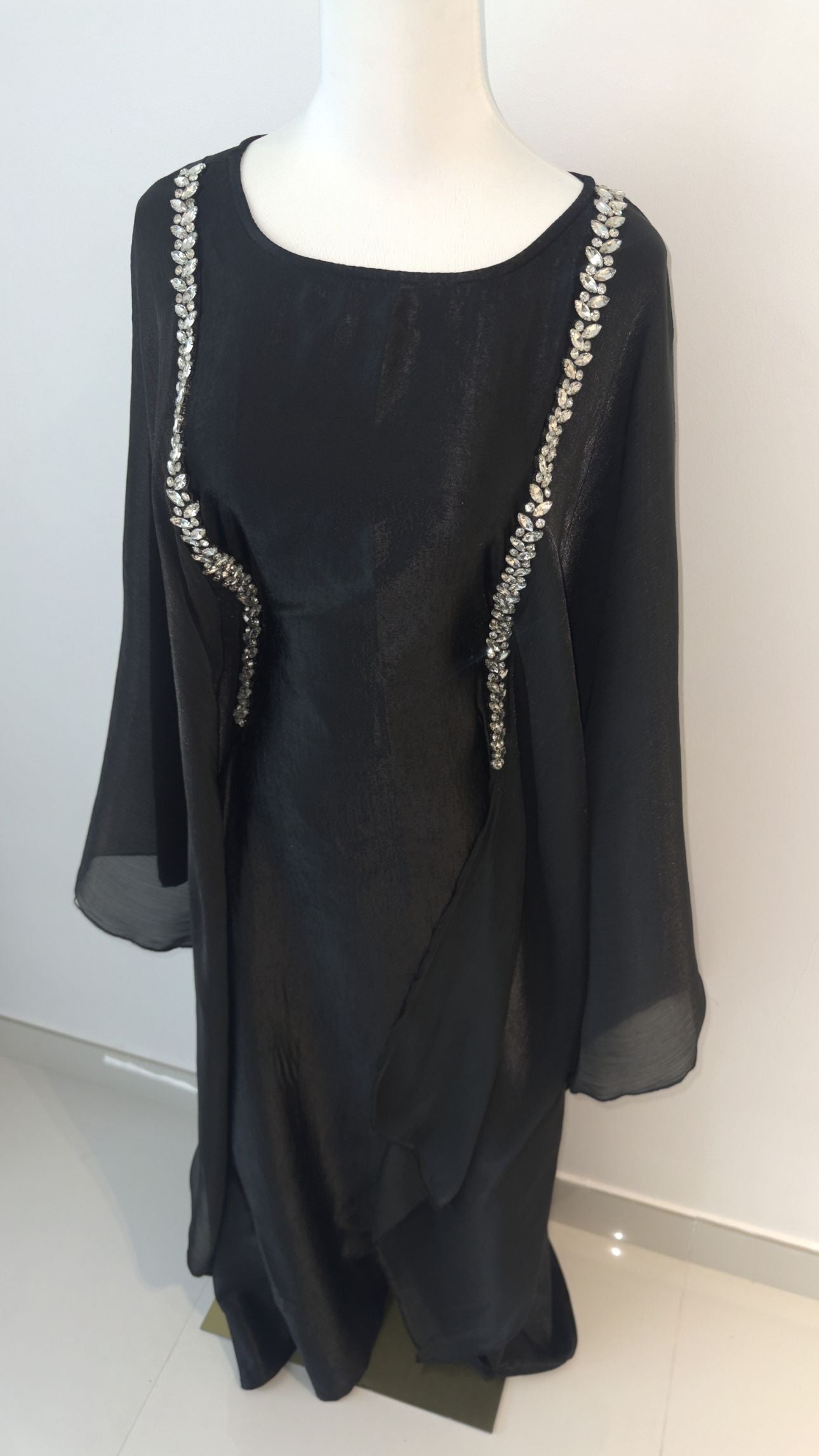 Mahira Abaya (Black)
