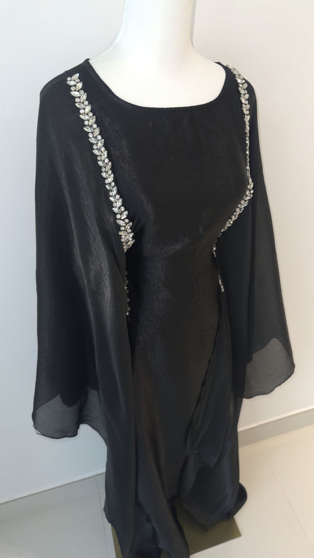 Mahira Abaya (Black)