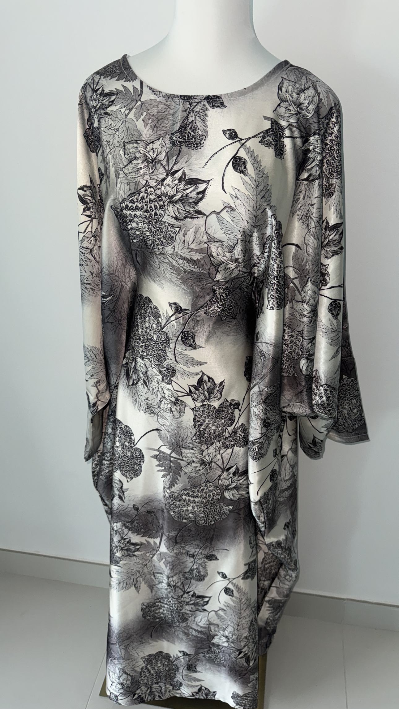 Ayat Abaya (Satin White)