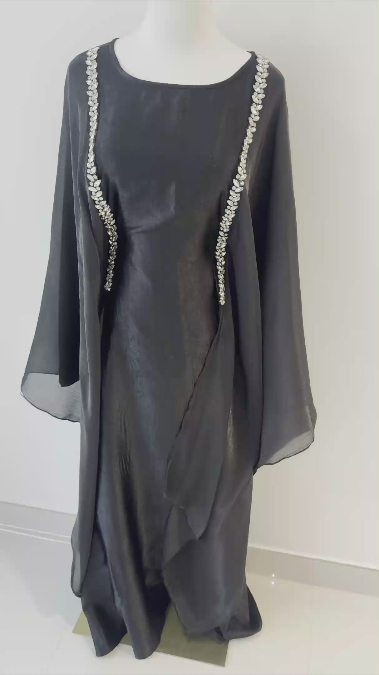 Mahira Abaya (Black)