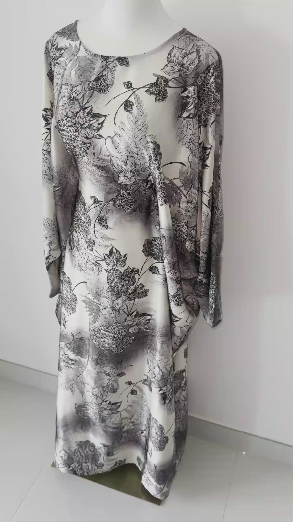 Ayat Abaya (Satin White)